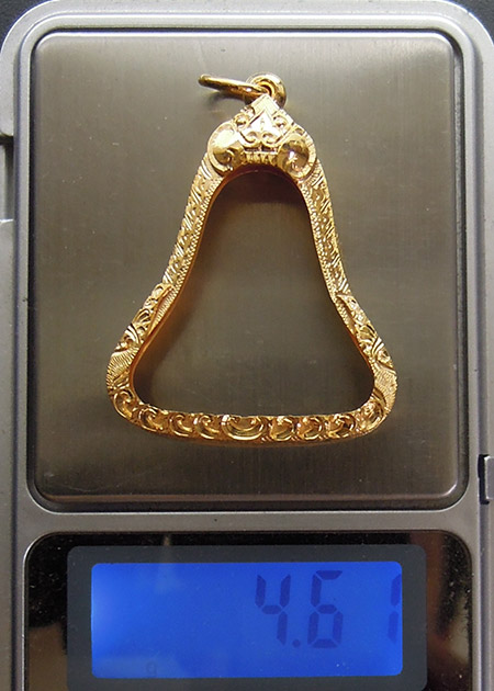 กรอบทอง ยกซุ้มบน+ล่าง มือ1ใส่ เหรียญระฆัง2จุด, 5จุด พระอาจารย์ฝั้น วัดป่าอุดมสมพร จ.สกลนคร4.61กรัม