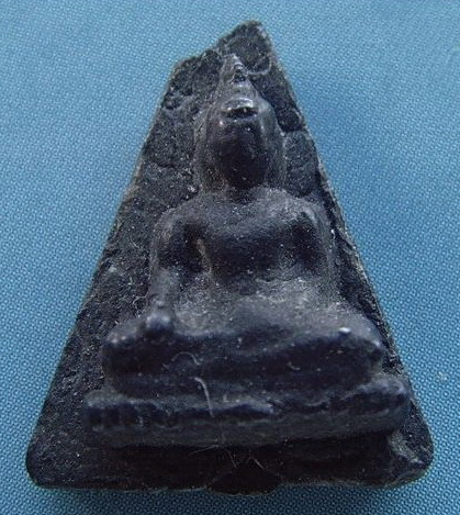 พระหลวงพ่อวัดไร่ขิง พิมพ์สามเหลี่ยม (นางพญาฐานหมอน) ปี 2509 จ.นครปฐม