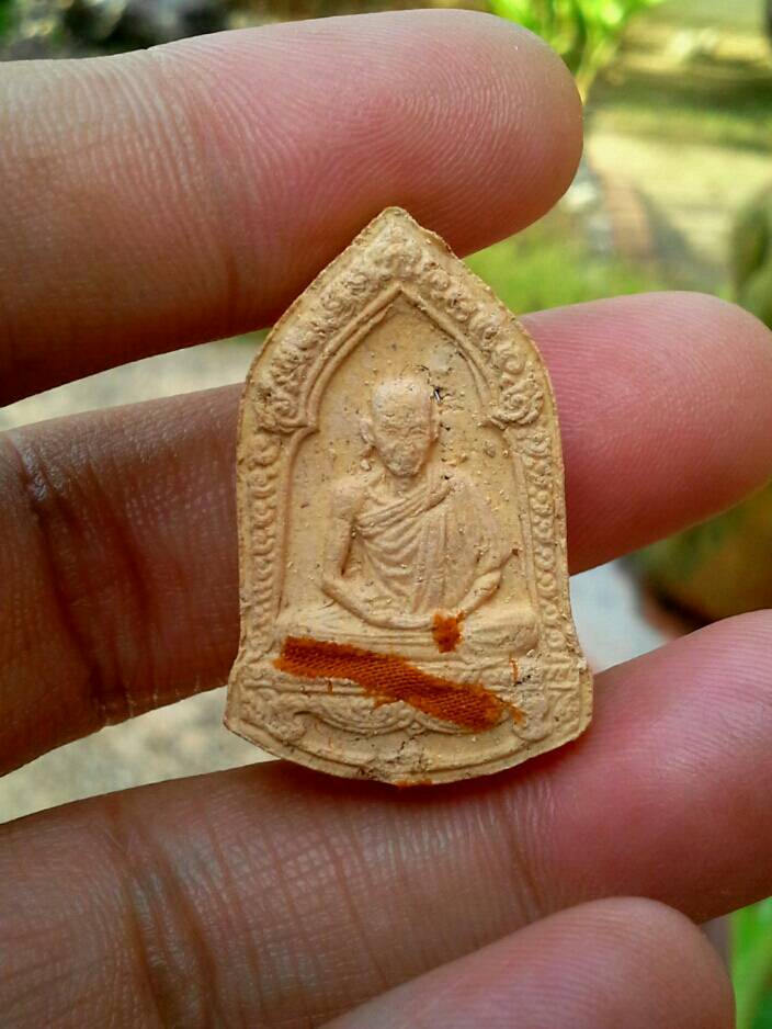 พระผง หลวงพ่อเกษม เขมโก รุ่น 6 รอบ ปี 2526  