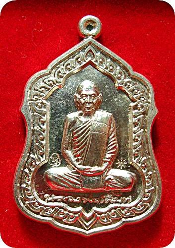 เหรียญไตรมาส เนื้อเงิน อายุวัฒนมงคล หลวงพ่อเพี้ยน วัดเกิ่นกฐิน ปี 2553 รุ่นประสพการณ์
