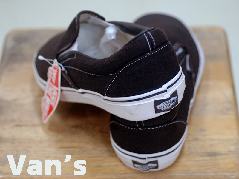 รองเท้า Van's เบอร์ 11 สีน้ำตาลเข้ม สภาพ 100 % อเมริการีโปรดักซ์ครับ