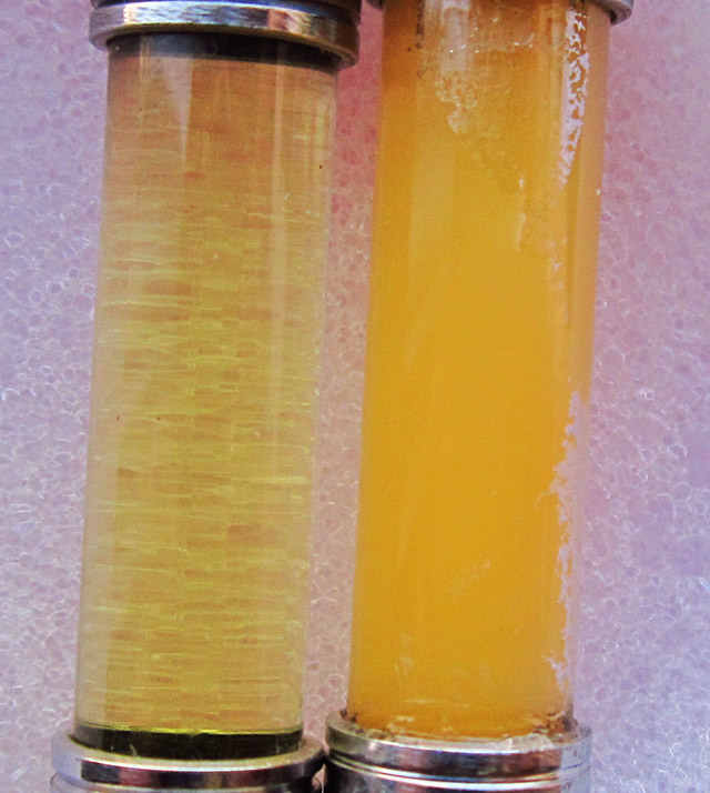 สีผึ้ง น้ำมันงาดิบแบบหลอดตะกรุด หลวงปู่บัว ถามโก วัดศรีบุรพาราม จ.ตราด ๑ คู่ ยาว 1.5 นิ้ว / ๒