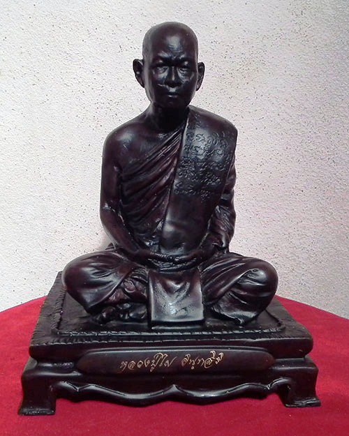 พระบูชา หลวงปู่ไม อินทสิริ  ขนาดหน้าตัก ๕ นิ้ว ปี.๒๕๕๕