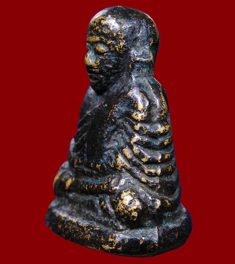 หลวงพ่อเงิน วัดบางคลาน จังหวัดพิจิตร รุ่นปืนแตก พิมพ์ไตรมาส ปี ๒๕๒๘  (๒)