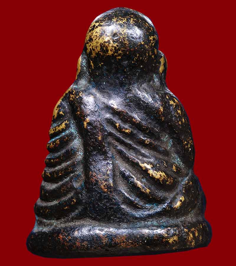 หลวงพ่อเงิน วัดบางคลาน จังหวัดพิจิตร รุ่นปืนแตก พิมพ์ไตรมาส ปี ๒๕๒๘  (๒)