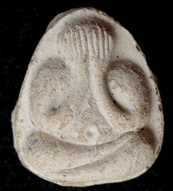 พระปิดตามหาเสน่ห์ หลังยันต์พุทโธ เนื้อเกสรเนื้อก้นครก 