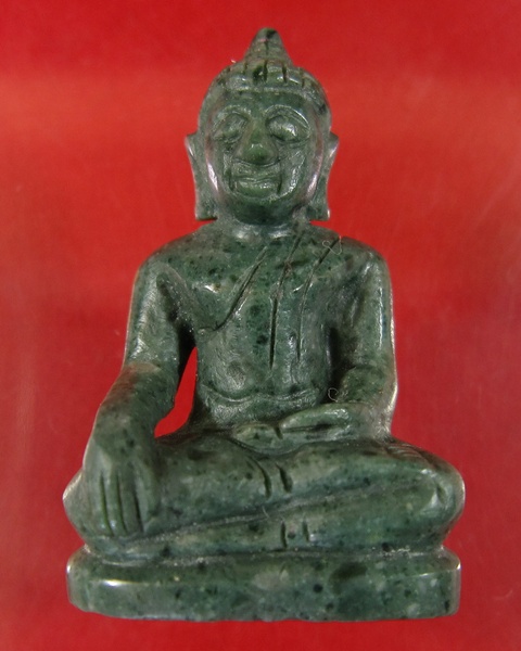 พระสิงห์หยกขนาดห้อยคอ