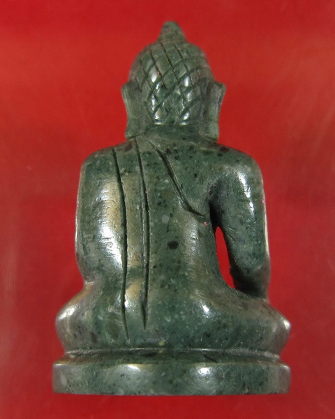 พระสิงห์หยกขนาดห้อยคอ