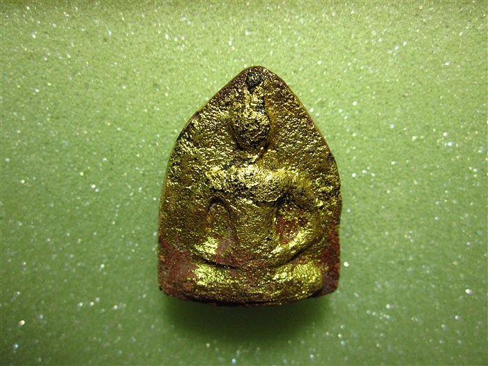 พระแผงตัดเดี่ยว กรุวัดกระชาย อยุธยา เคาะเดียวแดงครับ 