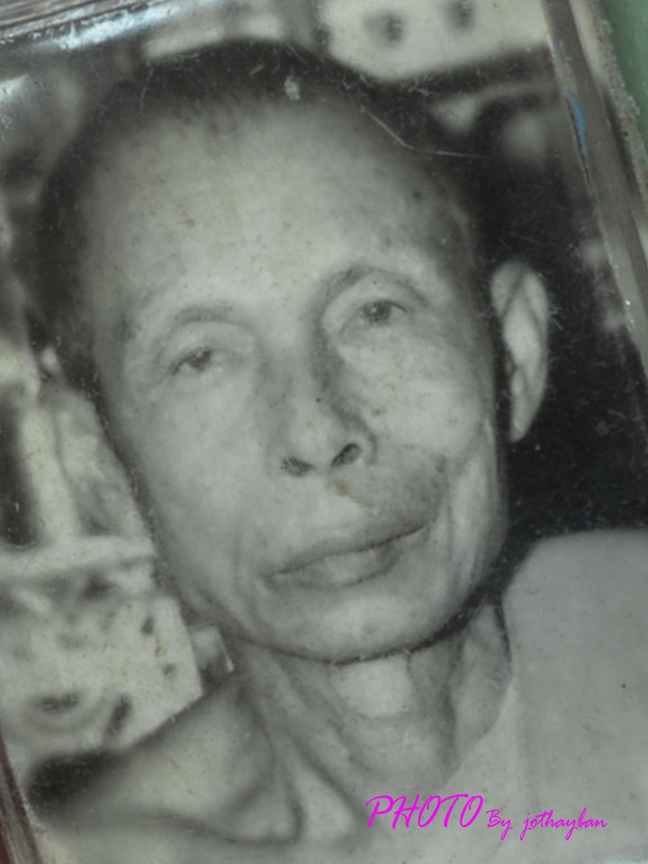 ภาพถ่ายรุ่นสองหลวงพ่อเริ่ม ราคาตามสภาพครับ