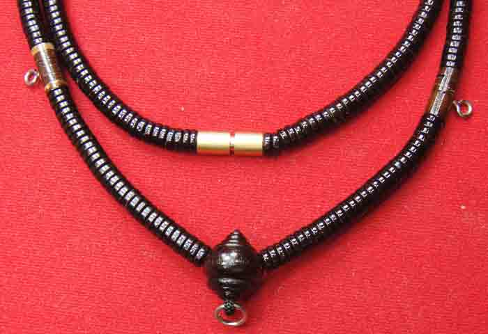 สร้อยผสมเม็ดกะลาตาเดียว+หัวกลางรูปขุนไม้มงคล ความยาว ๒๖ นิ้ว แบบ ๓ ห่วง ๑ เส้น