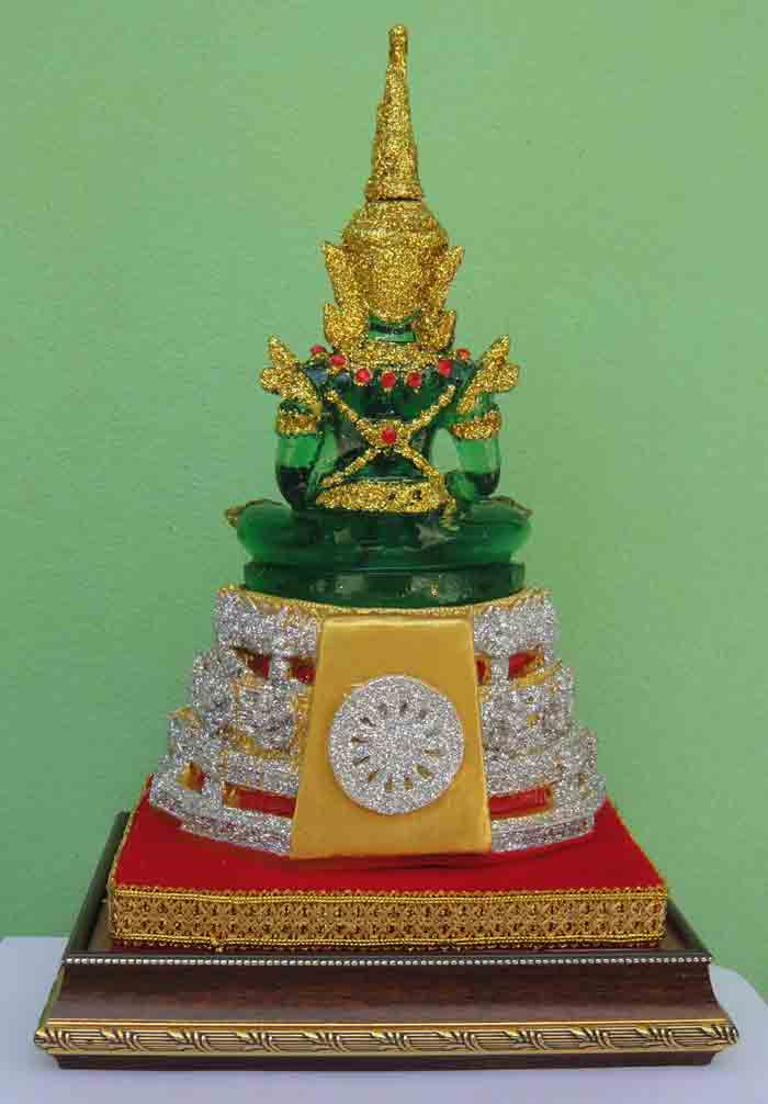 พระแก้วมรกต ทรงเครื่องฤดูร้อน งานพุทธศิลป์ประณีตสวยงามมาก