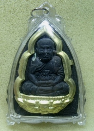**วัดใจ**หลวงปู่ทวดเนื้อว่านจับขอบทองไมครอน วัดเขาหลาว จ.ราชบุรี**องค์ใหญ่ เลี่ยมสวยพร้อมใช้ เชิญชม