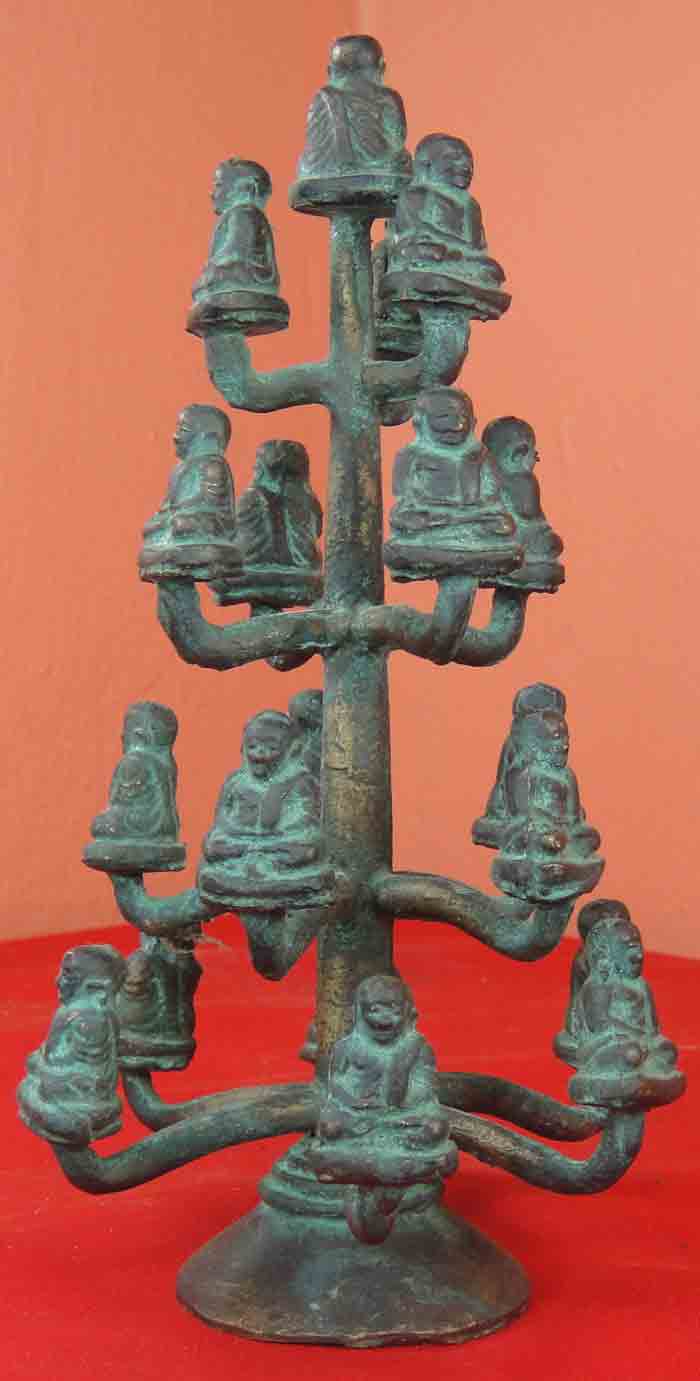 •	***หลวงพ่อเงิน วัดบางคลานพระช่อ 19 องค์ พิมพ์นิยมเศียรโต เนื้อทองเหลืองคราบเบ้าและคราบสนิมเขียว หล