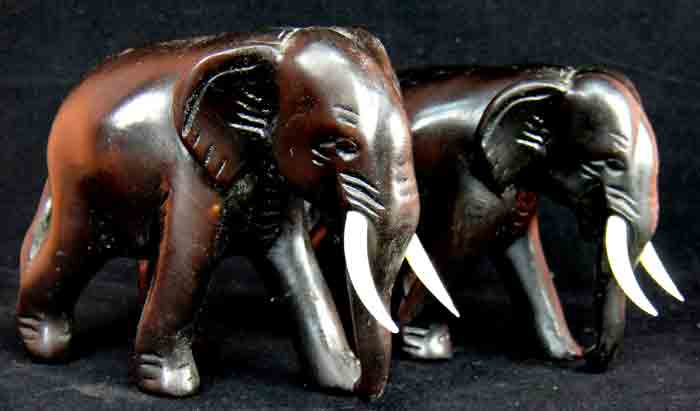 ***ช้างคู่บารมี*** ช้างซิลิก้าขนาดยาว 9 ซ.ม สูง 7.5 ซ.ม. หนา 4.5 ซ.ม. 