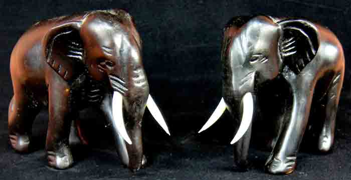 ***ช้างคู่บารมี*** ช้างซิลิก้าขนาดยาว 9 ซ.ม สูง 7.5 ซ.ม. หนา 4.5 ซ.ม. 