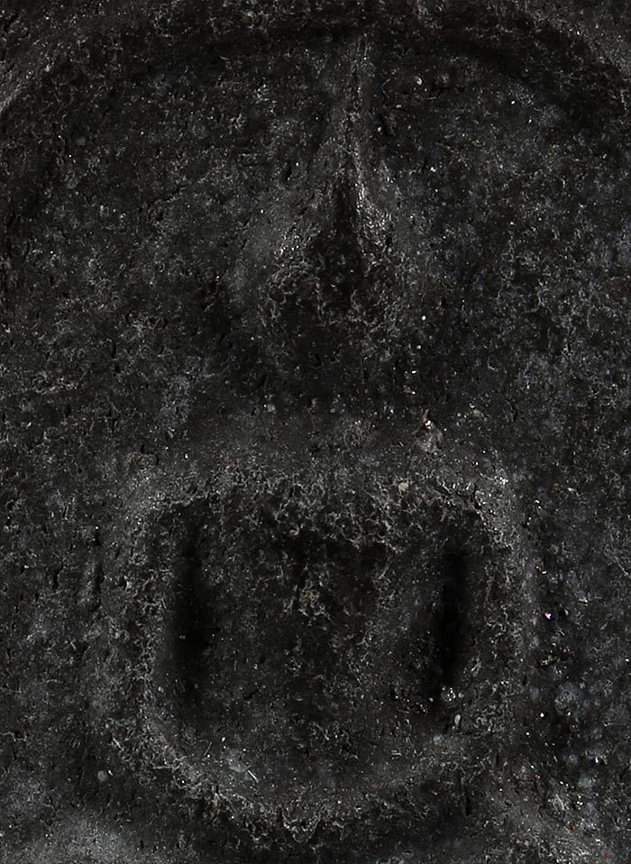 พระผงญาณวิลาส พิมพ์สมเด็จ หลวงพ่อแดง วัดเขาบันไดอิฐ เนื้อดำ (นิยม)