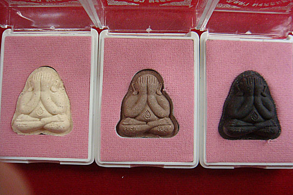 แพ็ค 3 องค์ ปิดตา มงคลมหาลาภ พิมพ์ 2 หน้า หลวงปู่บัวปลุกเศก