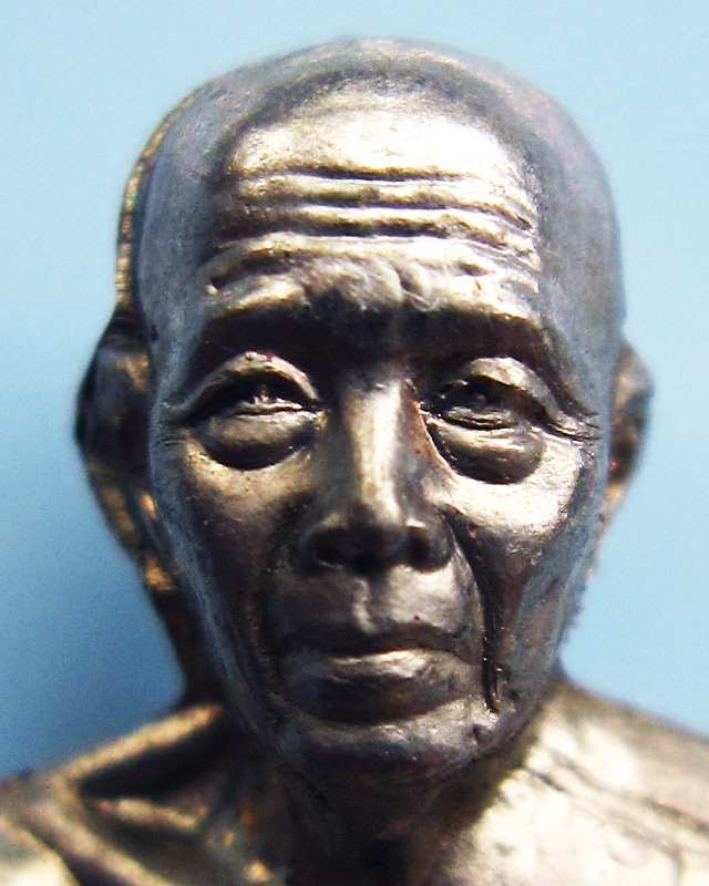 รูปเหมือนปั้มป์ รุ่นสร้างบารมี ปี 2554 หลวงปู่บัว ถามโก เนื้ออัลปาก้า หมายเลข ๔๓๕