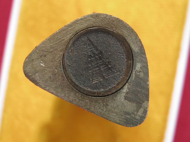 รูปหล่อเหมือน หลวงปู่คำพันธ์ รุ่นอุดมมงคล เนื้อนวะโลหะ ปี36 กล่อง