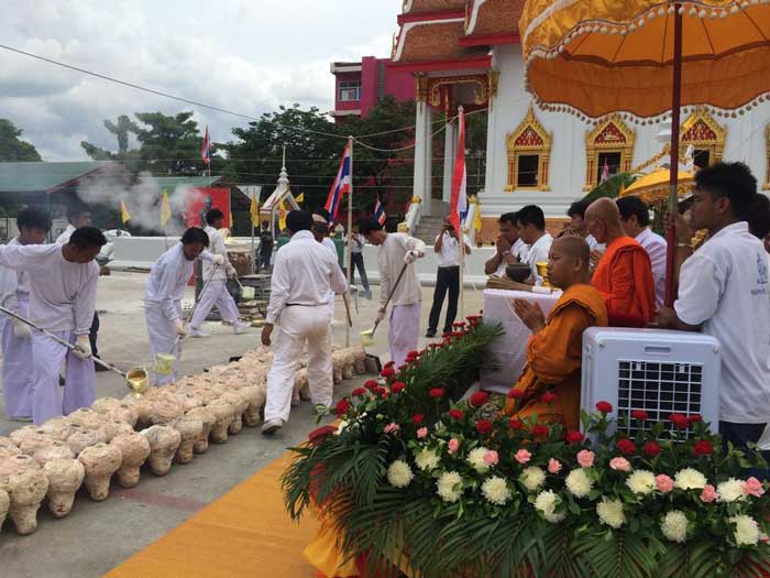 !!พระบูชารูปเหมือนขาโต๊ะรุ่นแรก หน้าตัก 5 นิ้ว หลวงพ่อรวย วัดตะโก หมายเลข ๒๑๖ เมตตาจัดสร้างแก่เจ้าภา