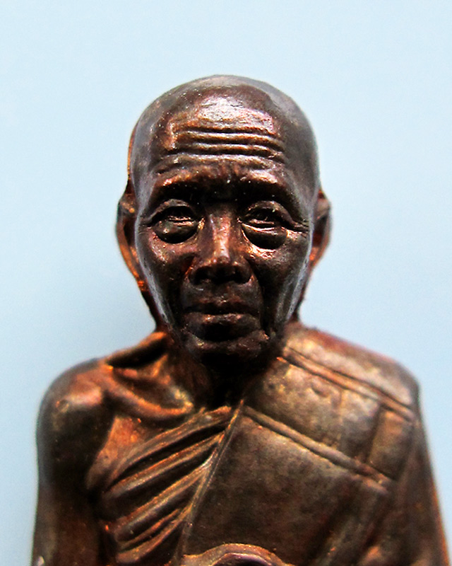 รูปเหมือนปั้มป์ รุ่นสร้างบารมี ปี 2554 หลวงปู่บัว ถามโก เนื้อนวะโลหะ หมายเลข 1640