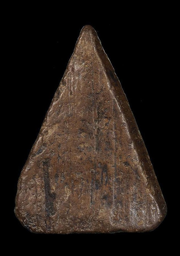 พระนางพญาขาโต๊ะ กรุวัดสุวรรณาราม ( วัดทอง )