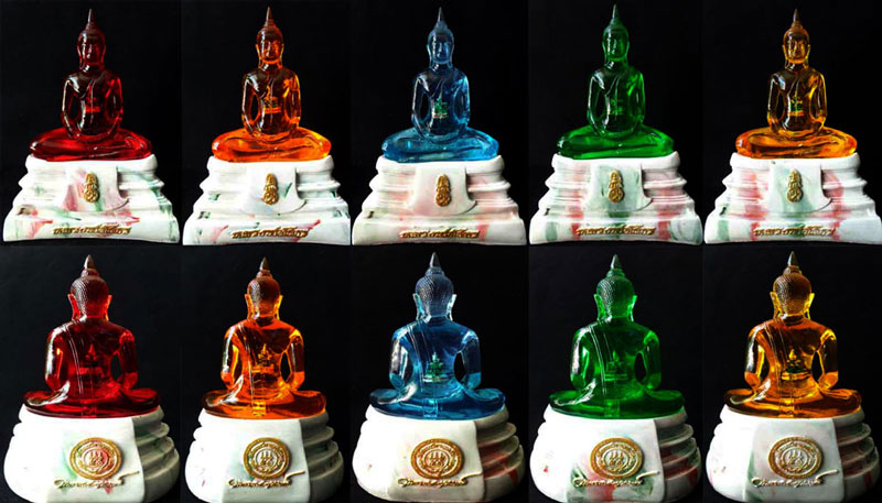 ชุดสวยๆ พระโสธรประจำวัน 5สี สวยมากครับ 5นิ้ว ลายละเอียดคมชัดสวยงาม ฝังพระแก้วมรกฤด้วย รีบนะครับ ราคา