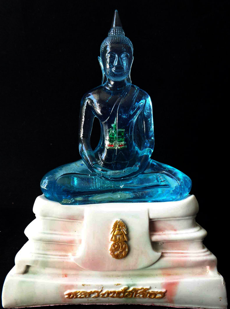 ชุดสวยๆ พระโสธรประจำวัน 5สี สวยมากครับ 5นิ้ว ลายละเอียดคมชัดสวยงาม ฝังพระแก้วมรกฤด้วย รีบนะครับ ราคา