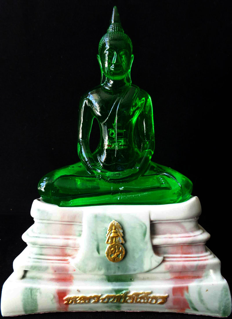 ชุดสวยๆ พระโสธรประจำวัน 5สี สวยมากครับ 5นิ้ว ลายละเอียดคมชัดสวยงาม ฝังพระแก้วมรกฤด้วย รีบนะครับ ราคา