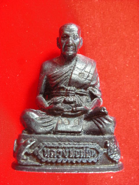 พระบูชาตั้งหน้ารถหลวงพ่อสนิทเลข30