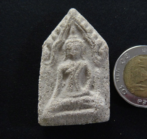 **เคาะเดียวแดง**พระขุนแผน หลวงพ่อแดง วัดเขาบันไดอิฐ เนื้อผงสีขาว โรยผงตะไบทองหน้า+หลัง