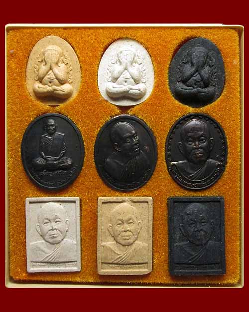 วัตถุมงคลชุด หลวงปู่เหรียญ วรลาโภ วัดอรัญบรรพต จ.หนองคาย สำนักสงฆ์สวนจิตรลดา รุ่น"ถวายพระพร"ปี ๒๕๓๙
