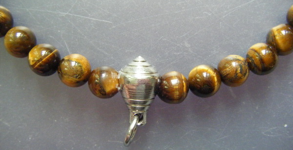 สร้อยหินตาเสือ(ไทเกอร์อาย) หัวขุนสแตนเลส แขวนพระหน้าหลัง เม็ดหินตาเสือขนาด 8 ม.ม. ความยาวสร้อย 24 นิ