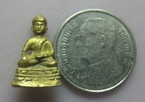 **วัดใจ**พระชัยวัฒน์ รุ่นแรก วัดโล่ห์สุทธาวาส อ.เมือง จ.อ่างทอง ปี ๒๕๔๔**สวยๆ พร้อมกล่องเดิม