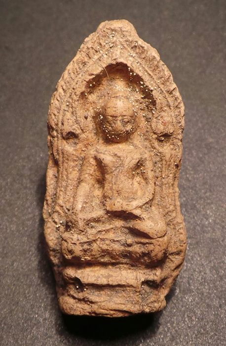 สกุลลำพูนที่หายากที่สุดพระรอดซุ้มเรือนแก้ว 