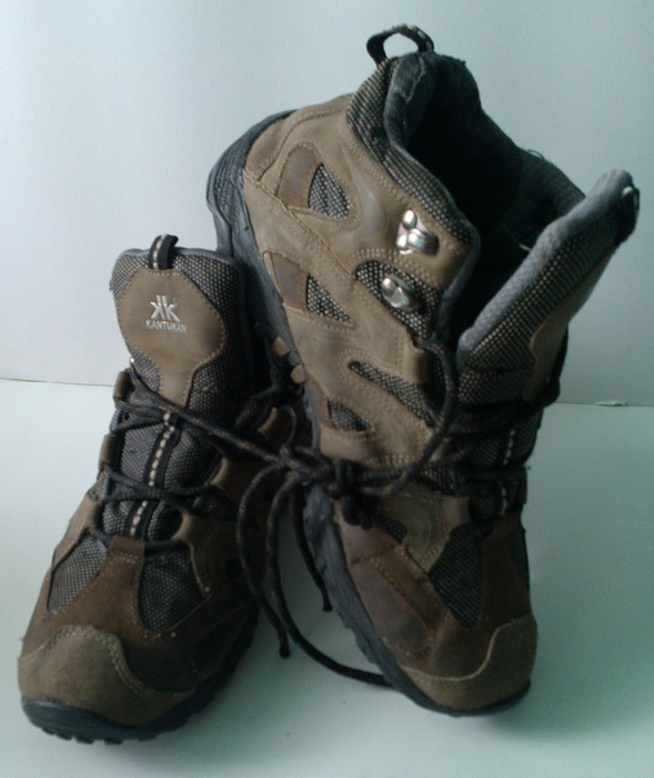 รองเท้าเดินป่า ครึ่งข้อ สีน้ำตาล สภาพ 85% เบอร์ 43