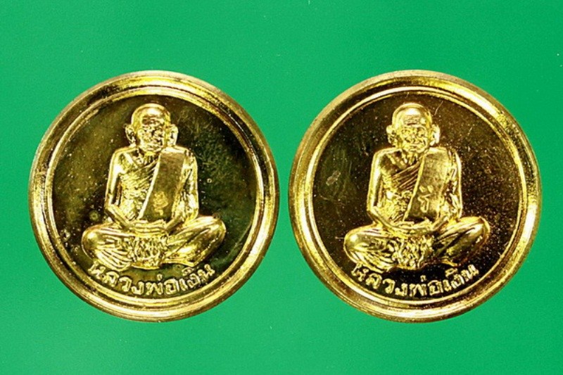 มาเป็นคู่ เหรียญขวัญถุง หลวงพ่อเงิน วัดบางคลาน รุ่นเพิรธ์ ตอกโค๊ต ปี 2537 ( 2เหรียญ ) สวยๆครับ
