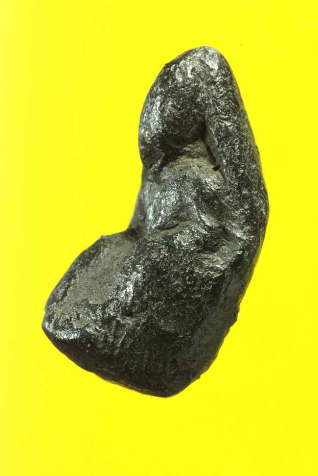 พระเม็ดน้อยหน่า เนื้อดิน หลังไม่มียันต์