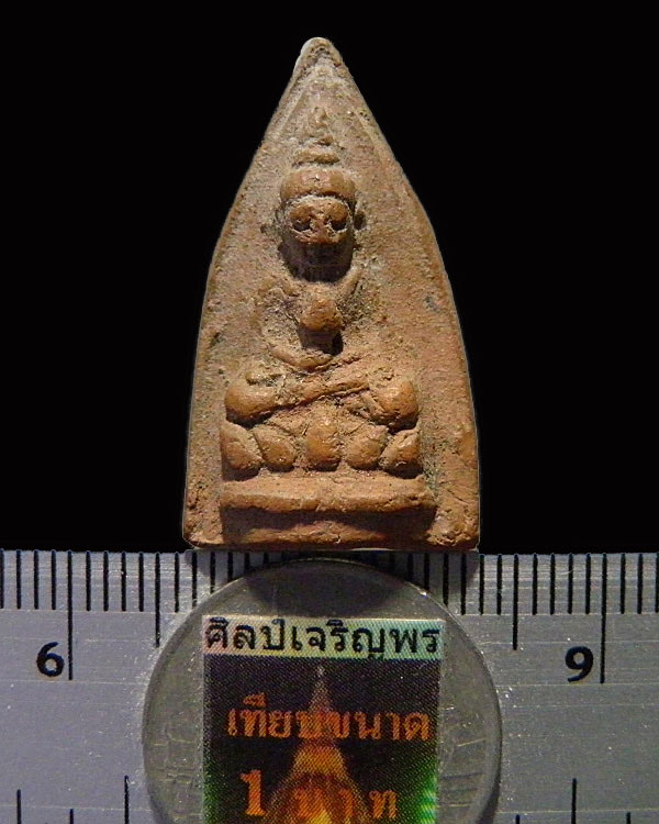 พระกลีบบัวเนื้อดิน สังฆราชอยู่ วัดสระเกศ หลังยันต์ สร้างในยุคแรก ๒๔๘๕ ก่อนที่ท่านจะดำรงสมณศักดิ์เป็น
