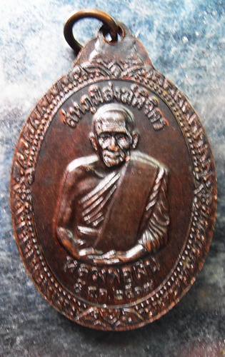 เหรียญหลวงพ่อเพชร หลังหลวงพ่อเงินปี19สวยๆครับ