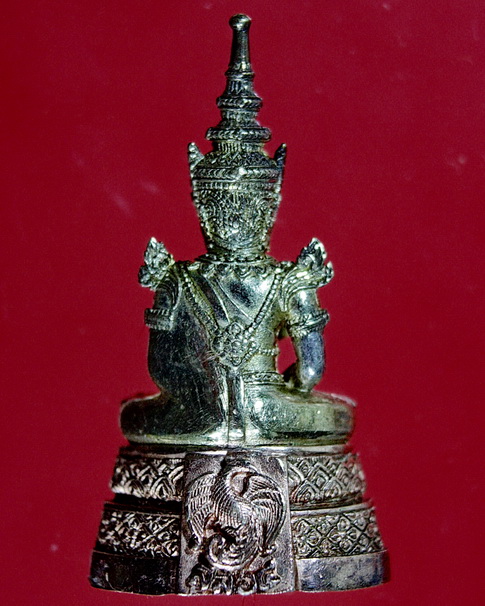 พระแก้วมรกต รุ่นกรมสรรพสามิต สร้าง (รุ่นแรก) เนื้อเงินสามกษัตริย์ ปี2539