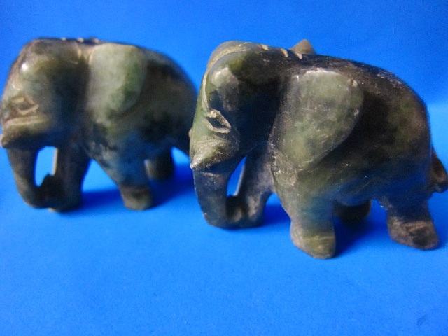 ช้างหยกเก่า 2 เชือก