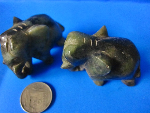 ช้างหยกเก่า 2 เชือก