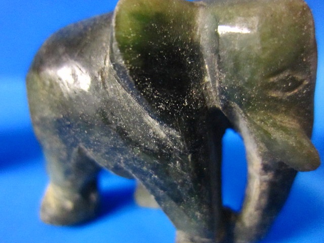 ช้างหยกเก่า 2 เชือก