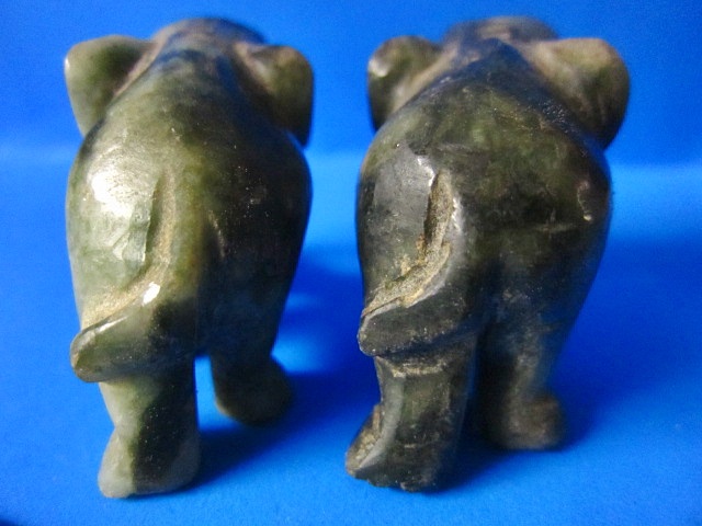 ช้างหยกเก่า 2 เชือก