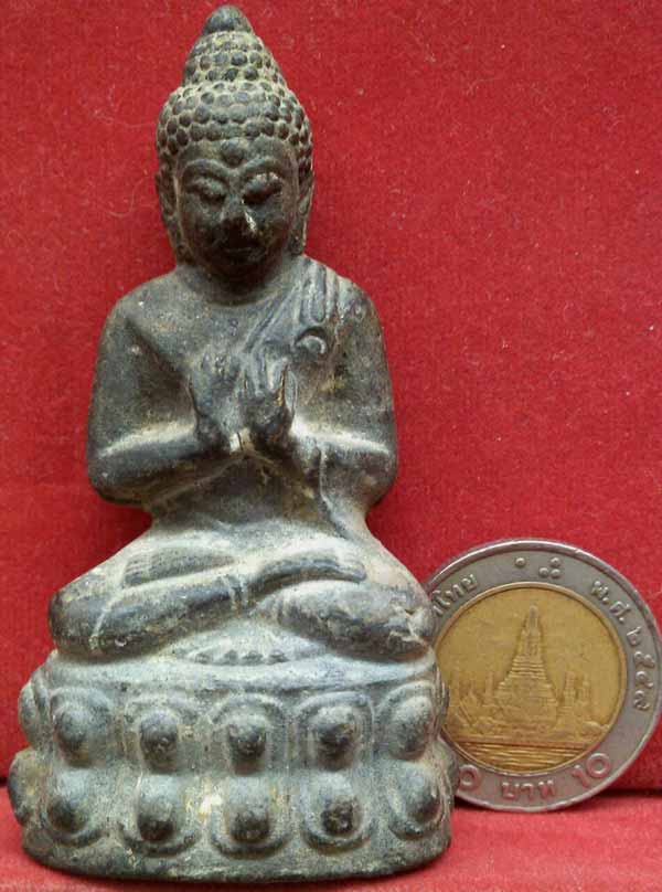 *พระกริงใหญ่ดีดน้ำมนต์ วัดวังกระโจม ปี๒๕๑๒..ท่านเจ้าคุณนรฯ อธิษฐานจิต*