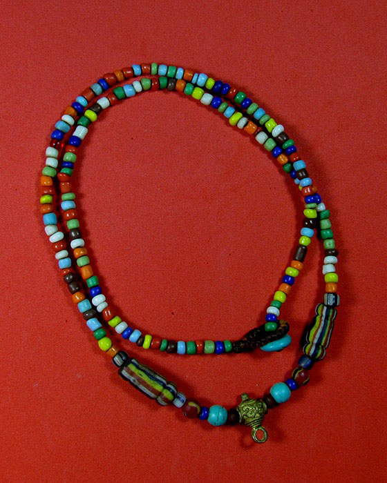 สร้อยลูกปัดเก่า ห่วงกลางหัวขุน ร้อยด้วยเชือกหนังเทียนถัก เหนียว ทนทานหายห่วง