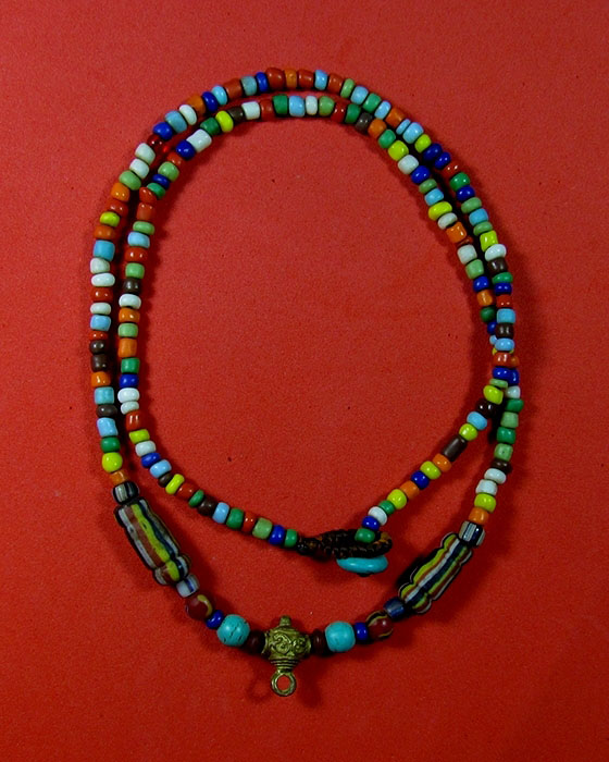 สร้อยลูกปัดเก่า ห่วงกลางหัวขุน ร้อยด้วยเชือกหนังเทียนถัก เหนียว ทนทานหายห่วง