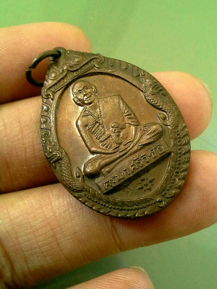 ครูบาศรีวิชัย วัดพระธาตุ ผิวไฟแดงๆ จมูกโด่งสวยๆ